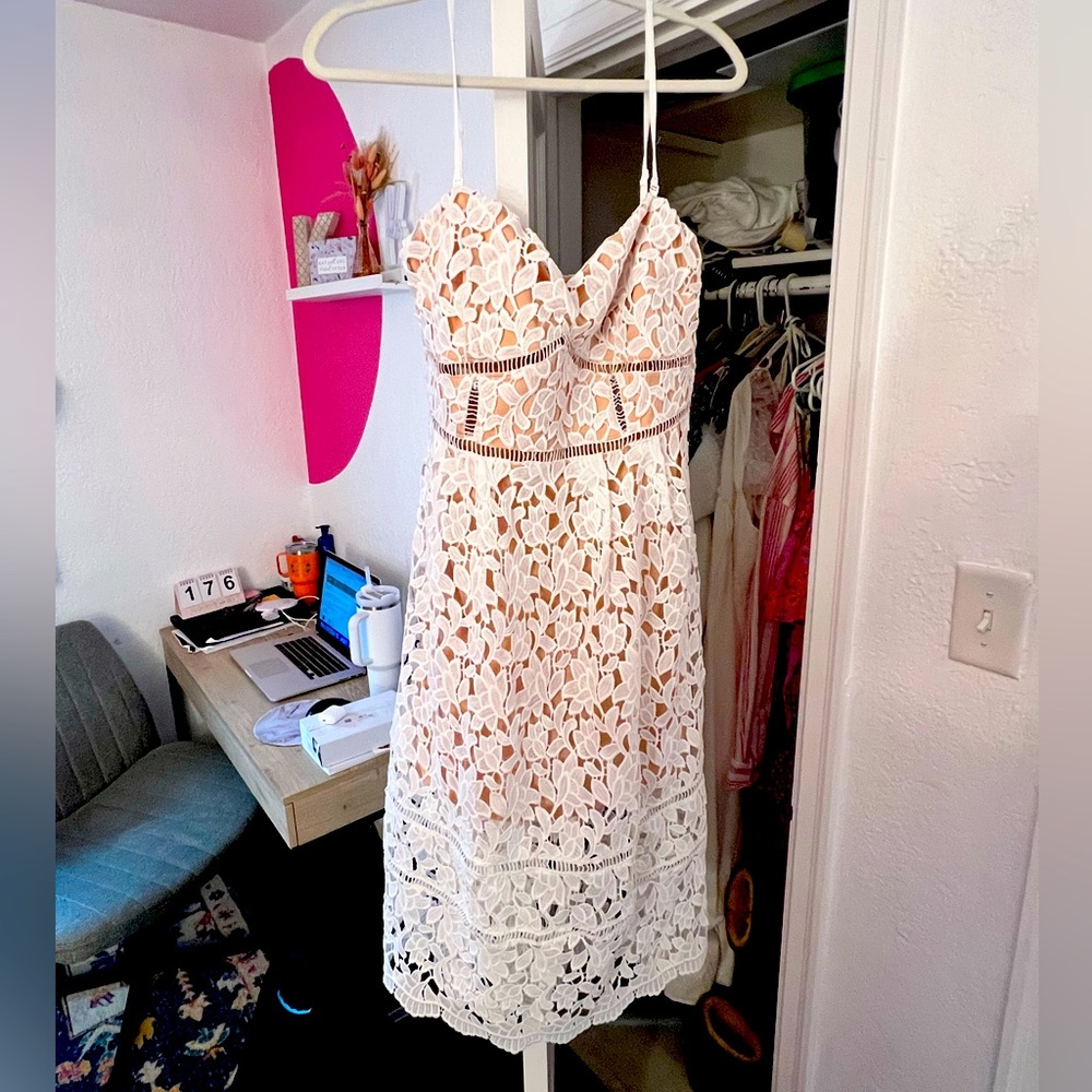 NWT Lulu’s Lace Midi Dress